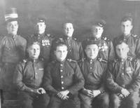 Каретников Федор Степанович  в верхнем ряду слева (интересный головной убор)