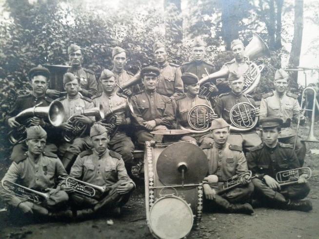 ГРИШИН СПИРИДОН ЕМЕЛЬЯНОВИЧ Второй ряд третий слева.::Фотографии участников Великой Отечественной войны и документы по Спасскому району (до 1946г.) g2id99312