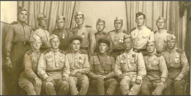 Коровников Александр Михайлович с товарищами::Фотографии участников Великой Отечественной войны и документы по Спасскому району (до 1946г.) g2id99444