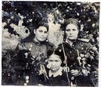 Семенова Мария Сергеевна (впереди)