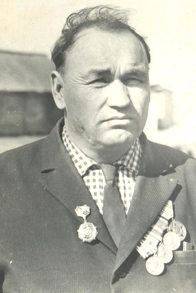 АХМЕТЗЯНОВ НА::Фотографии участников Великой Отечественной войны и документы по Спасскому району (после 1946г.) g2id99783