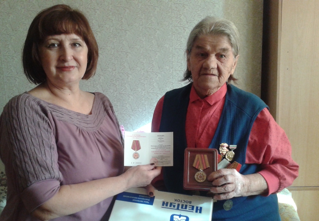 Евдокие Катковой в 89-й день рождения вручили медаль Победы