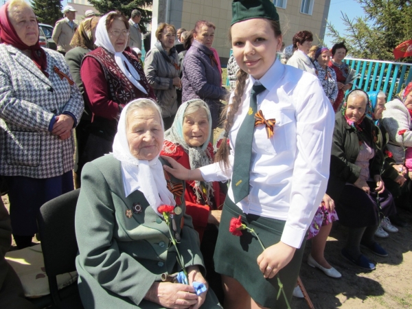 В селе Федоровском на торжественном митинге открыли новый памятник