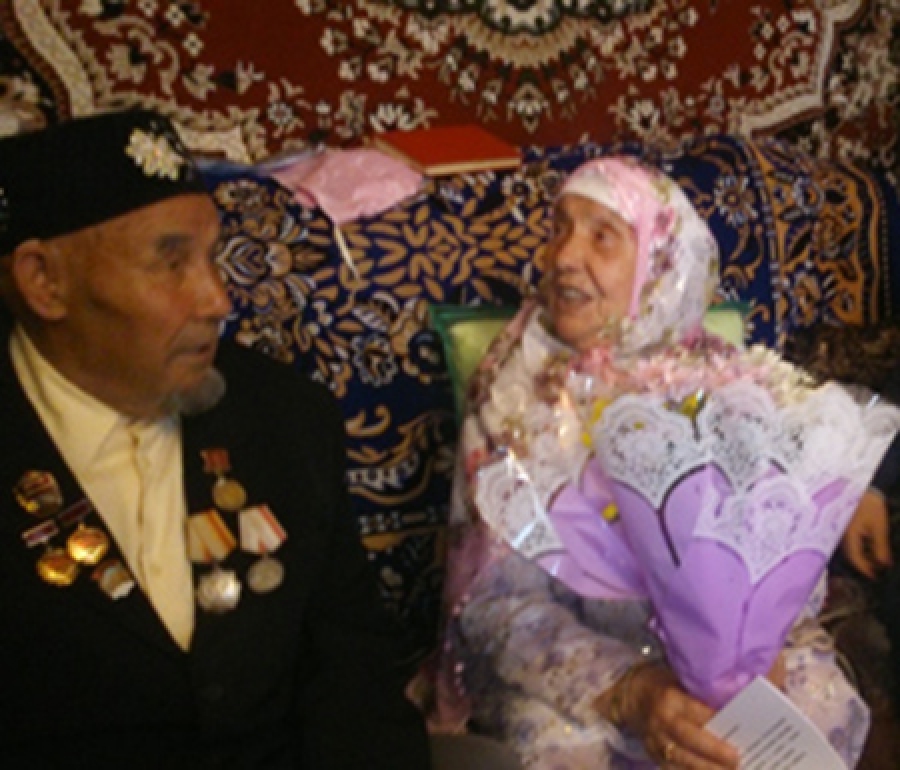 В Нурлате с 90-летием поздравили ветерана труда