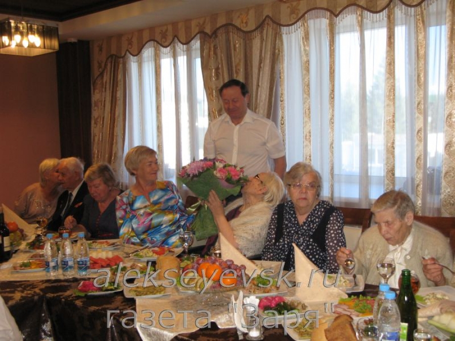 И.П. Брехову поздравляет А.И. Демидов