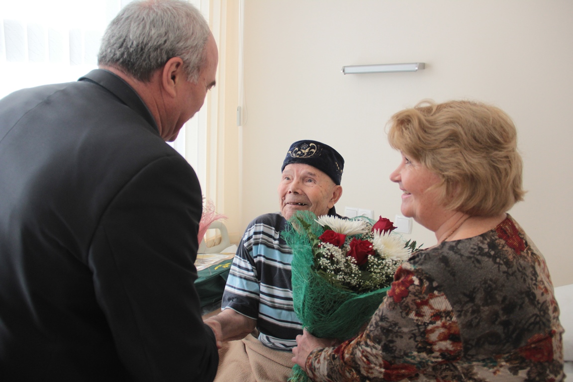 Ветерану ВОВ Муниру Баталову - 93 лет