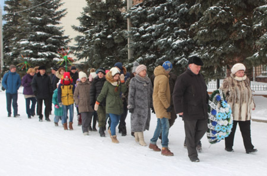 В Нурлате поисковики республики возложили венок к мемориалу Памяти