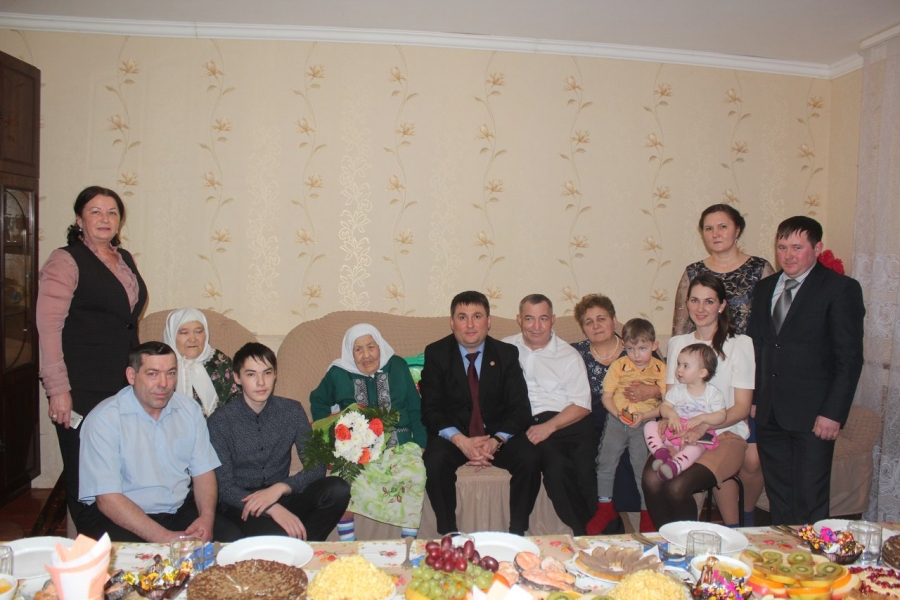 Нурбисал эби Гиззатуллина из Некрасовки отмечает вековой юбилей