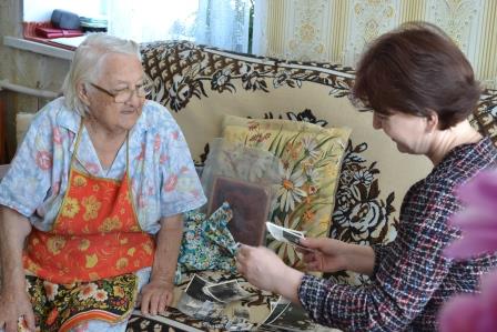 Сотрудники музея в гостях у труженицы тыла Валентины Медовых