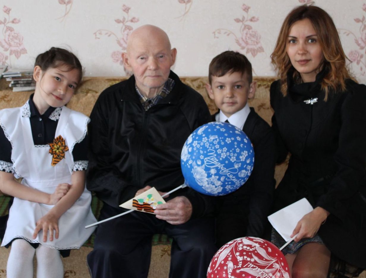 В гостях у фронтовика Николая Ксенофонтова.