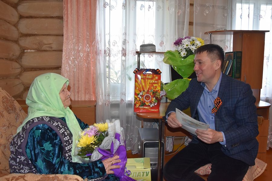 В Нурлатском районе поздравили с 90- летием вдову ветерана войны