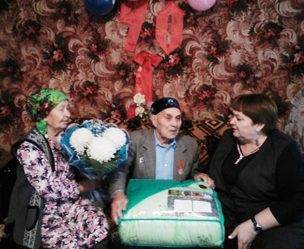 В Нурлатском районе поздравили с 90-летием труженика тыла