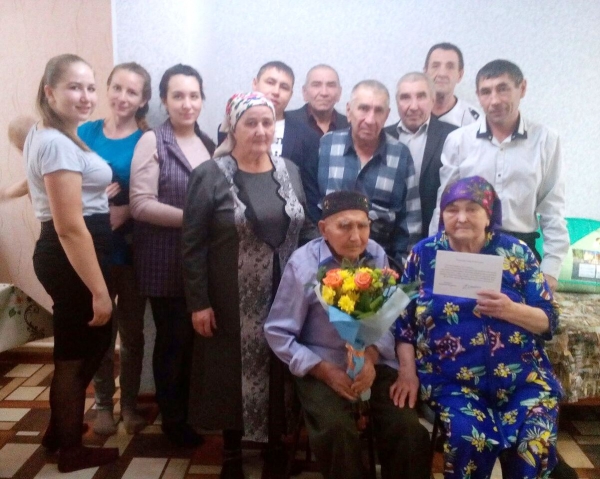 В Нурлатском районе поздравили с 90-летием труженика тыла
