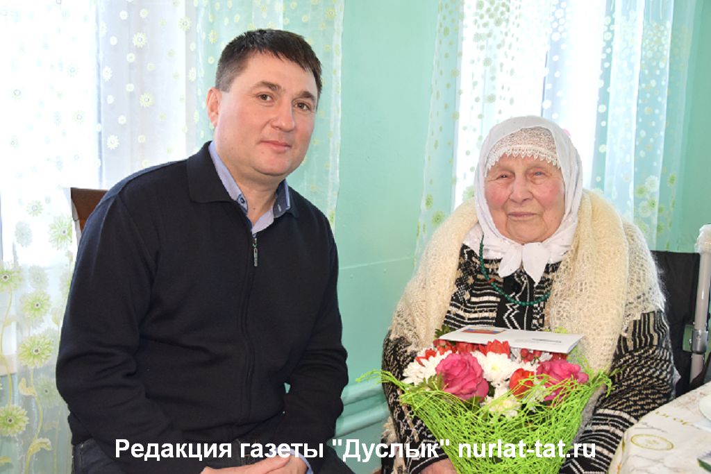 Глава Нурлатского района поздравил труженицу тыла с 90-летием