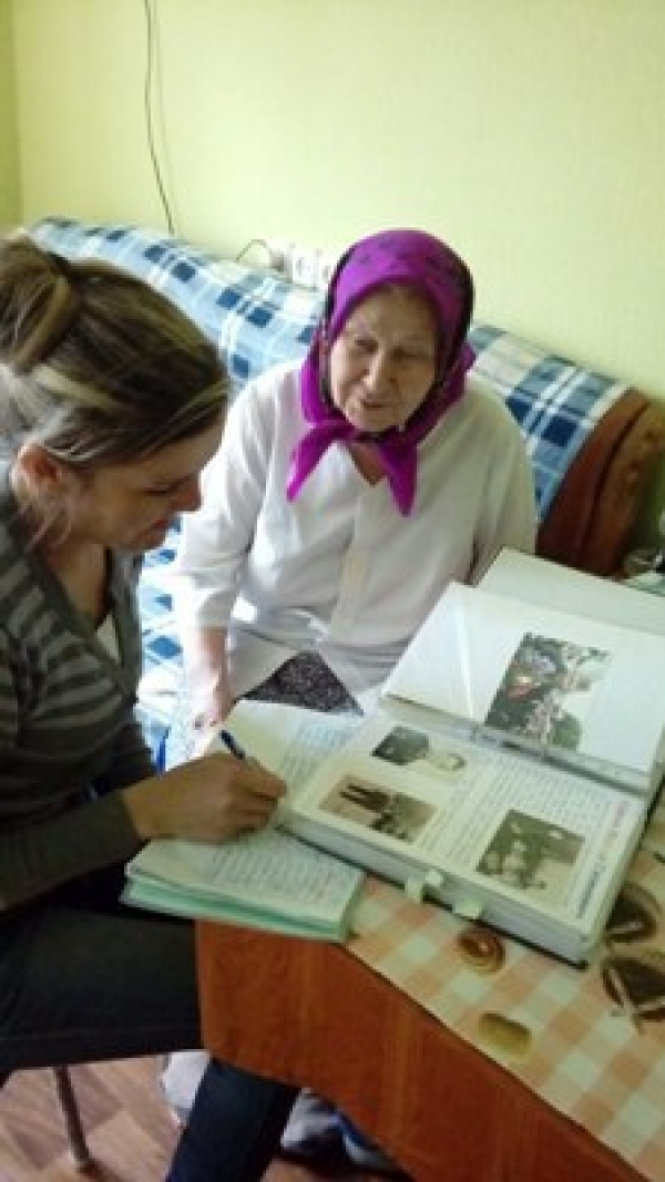 В Нурлате: соцработники оформляют альбом «Будем помнить»