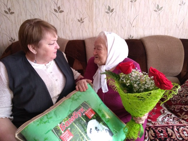 В Нурлате юбиляршу поздравили с 90-летием