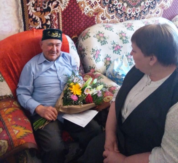 В Нурлате поздравили почетного гражданина с юбилеем