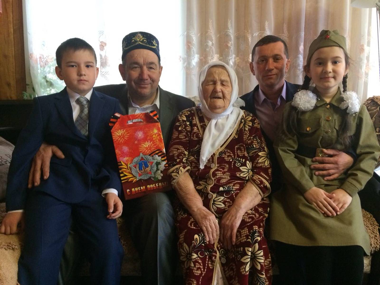 Поздравления ветеранов Великой Отечественной войны с приближающимся праздником - 73 годовщиной Великой Победы