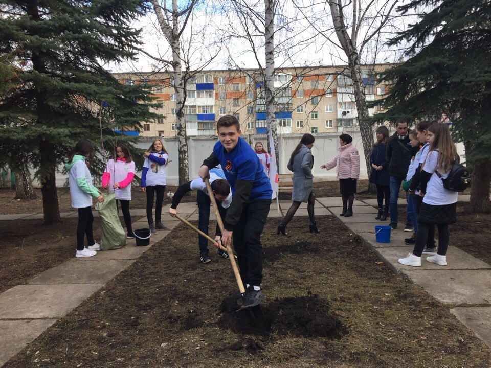 В Бавлах прошла торжественная акция «Дерево Победы».