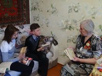 Воспитанники социального приюта «СемьЯ» посетили Москвичёву Нину Георгиевну.