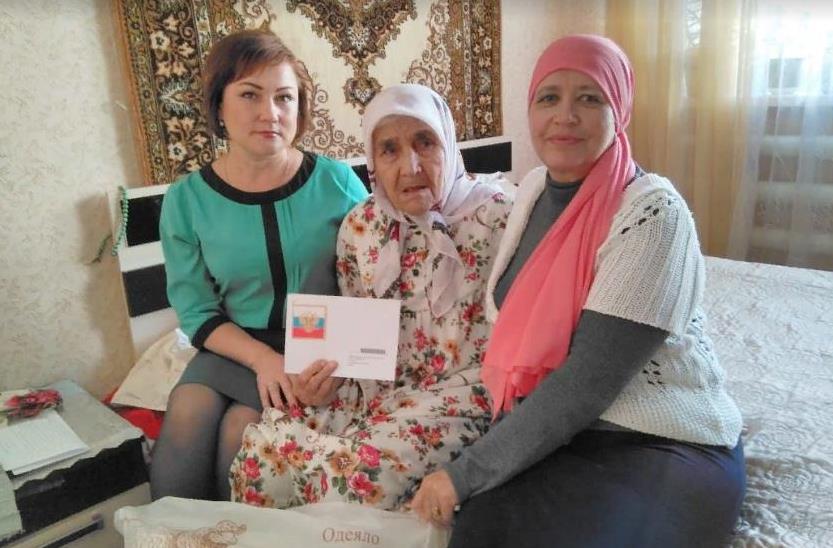 В Нурлате поздравили труженика тыла с 90-летием
