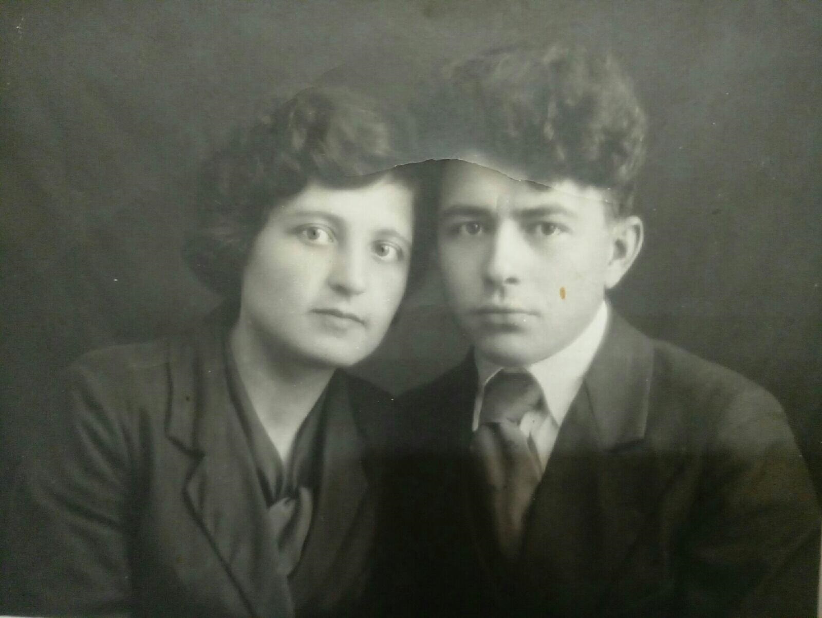 Супруги Коноваловы накануне ухода в армию Виталия Павловича.