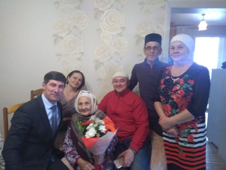 Труженицу тыла из Нурлата с 90-летним юбилеем поздравили письмом Путина