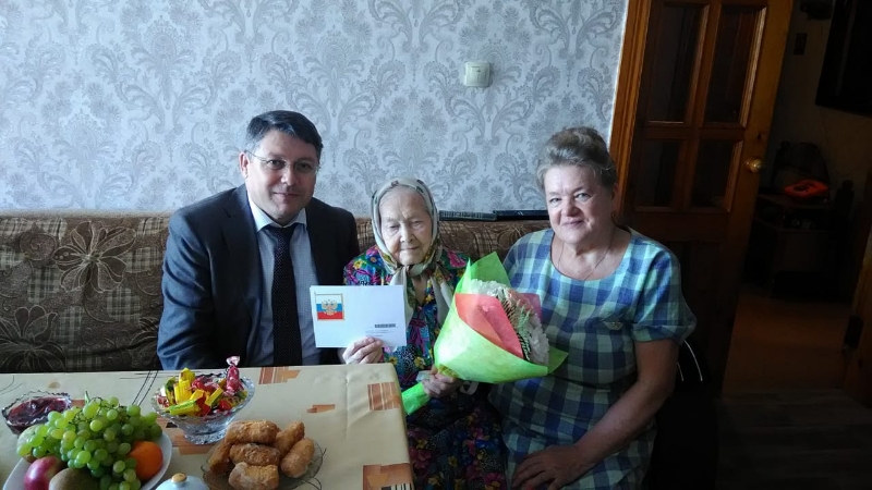 В Нурлате с юбилеем поздравили 90-летнюю труженицу тыла