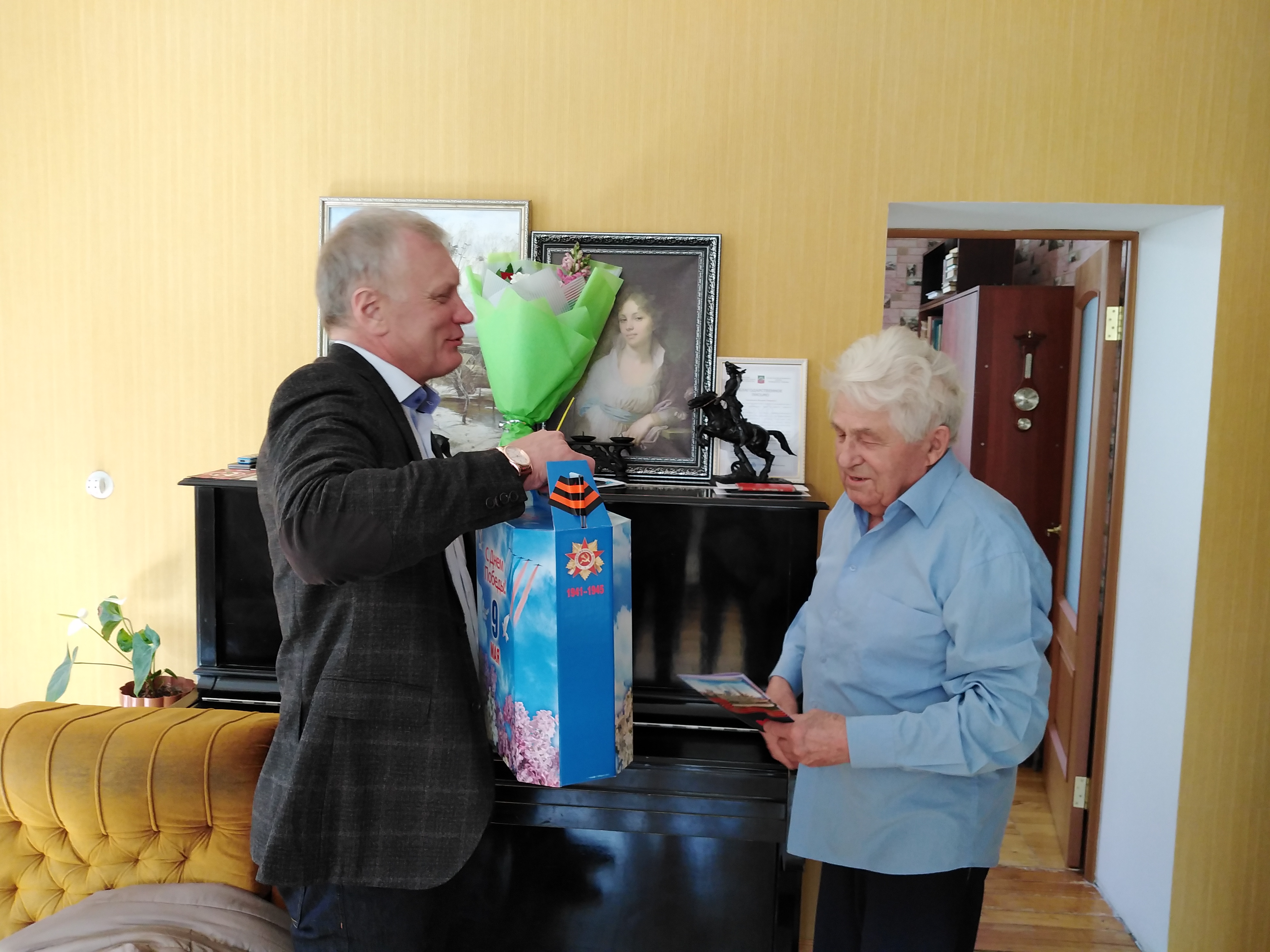 Поздравление ветеранов с Днем Победы в Бавлах.