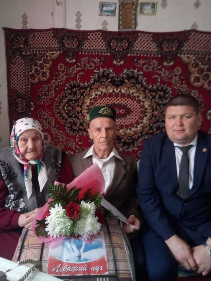 Юбиляра поздравили с праздничной датой