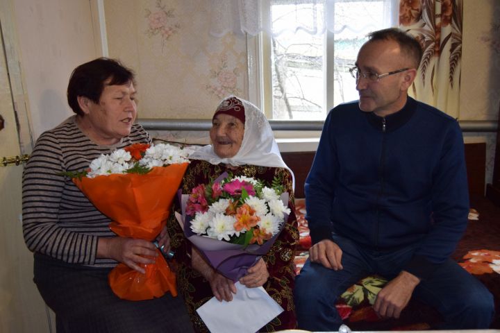 Тыл хезмәтчәне Накыя Гыйлаҗетдин кызы Фәсхиевага 30 октябрьдә 90 яшь тулды