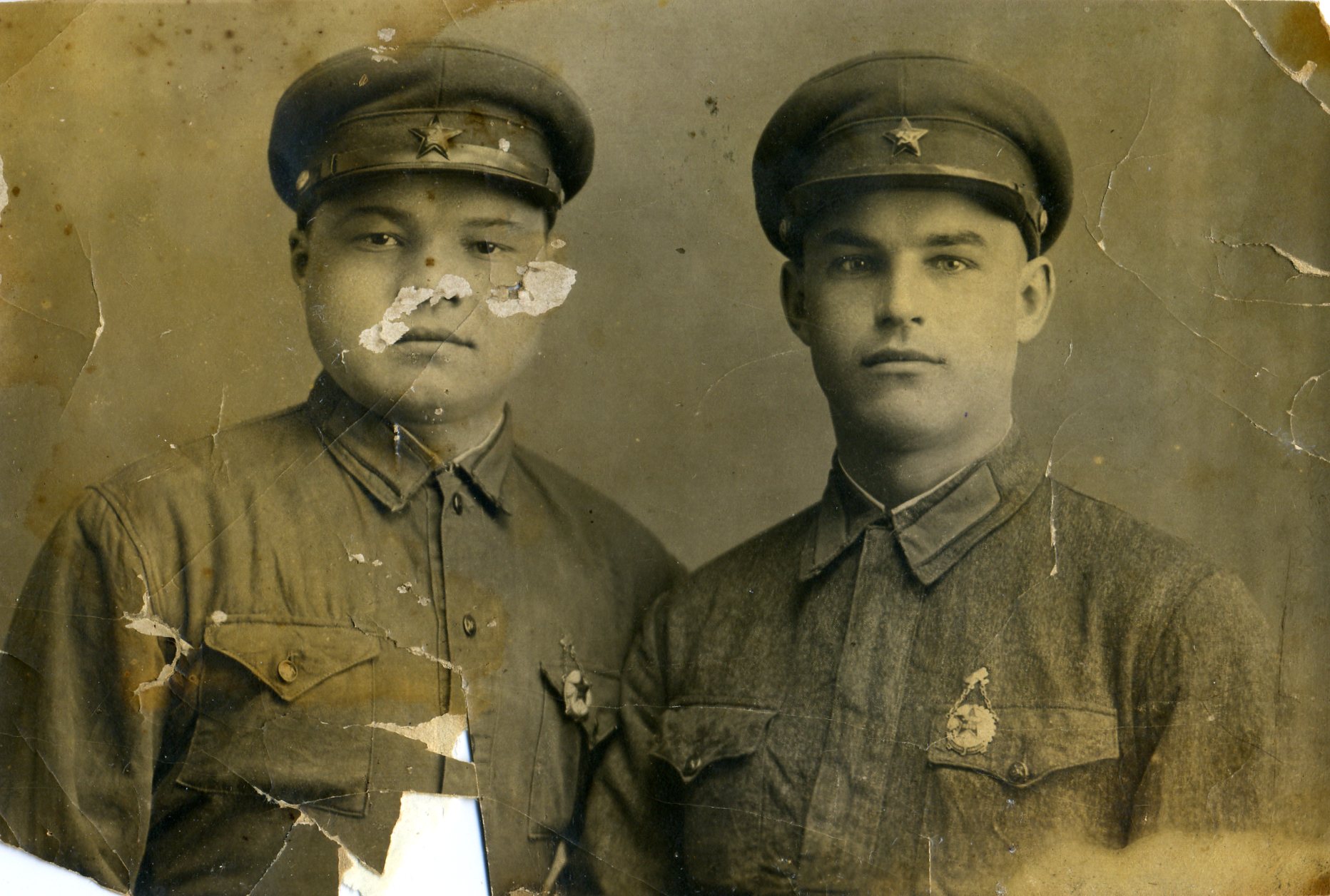 Молчанов Василий слева.