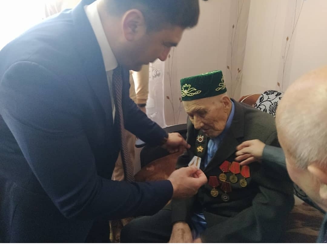 Бөек Ватан сугышы ветераны Әрхәми Минимуллин бүләкләнде.