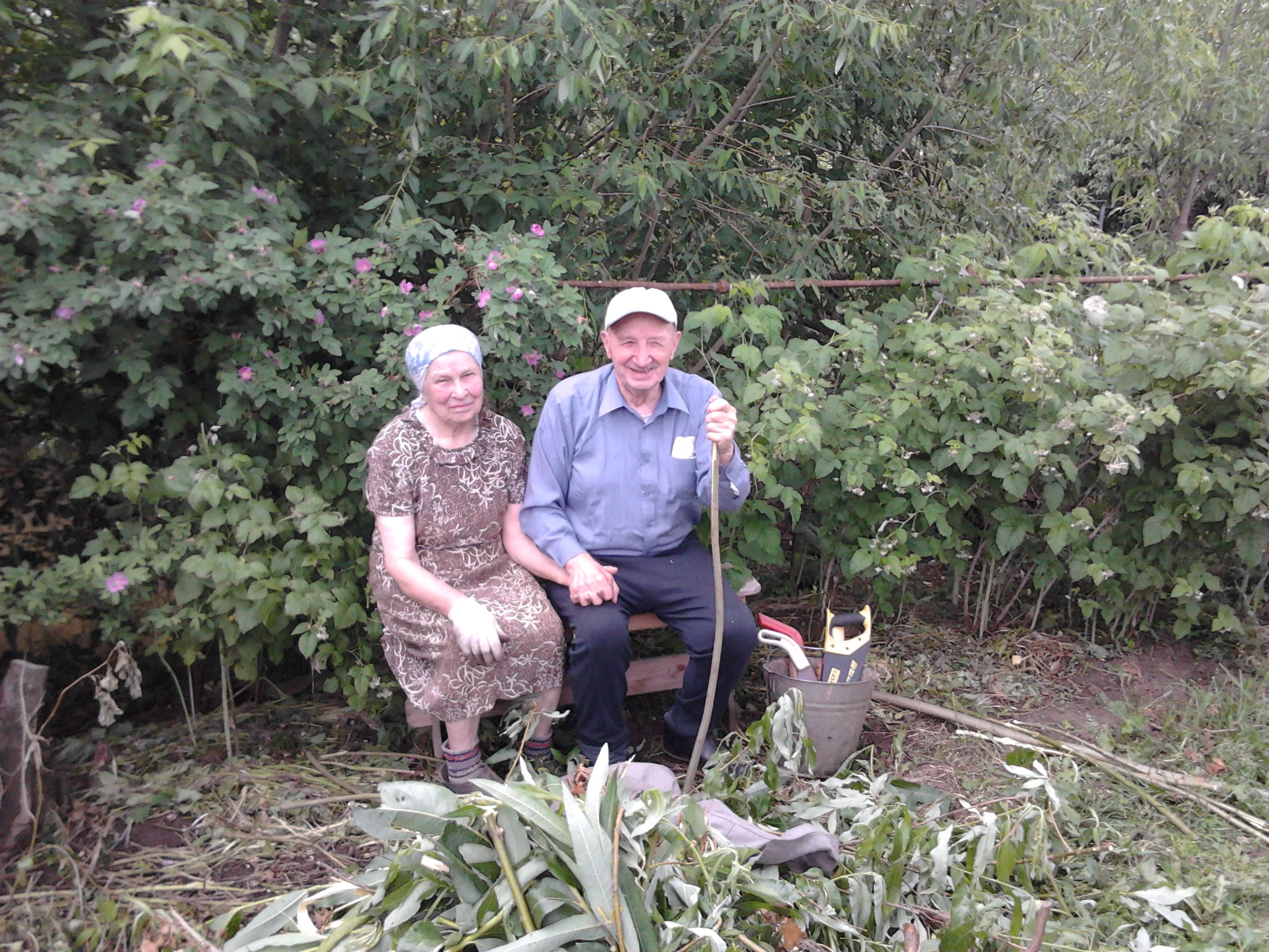 2016 г. С мужем в огороде г. Набережные Челны