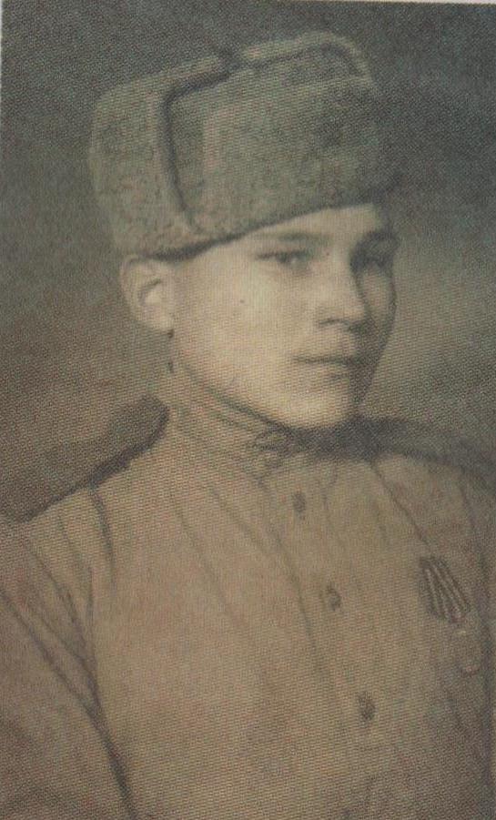 Сәитҗан Әскәровның "Батырлык өчен" медале белән бүләкләнгәннән соң төшкән фотосы. 1944 ел.