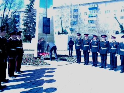 Возложение цветов к Стелле воинам 352-ой стрелковой дивизии