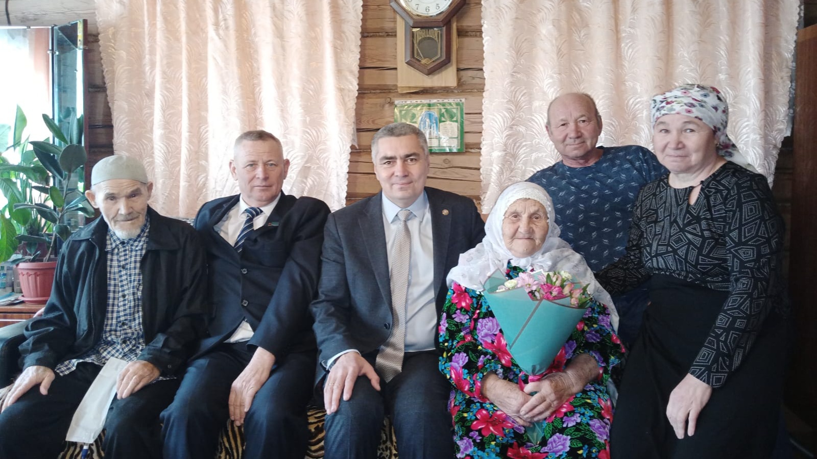 90-летний юбилей отметила Гатауллина Дания Шайхутдиновна