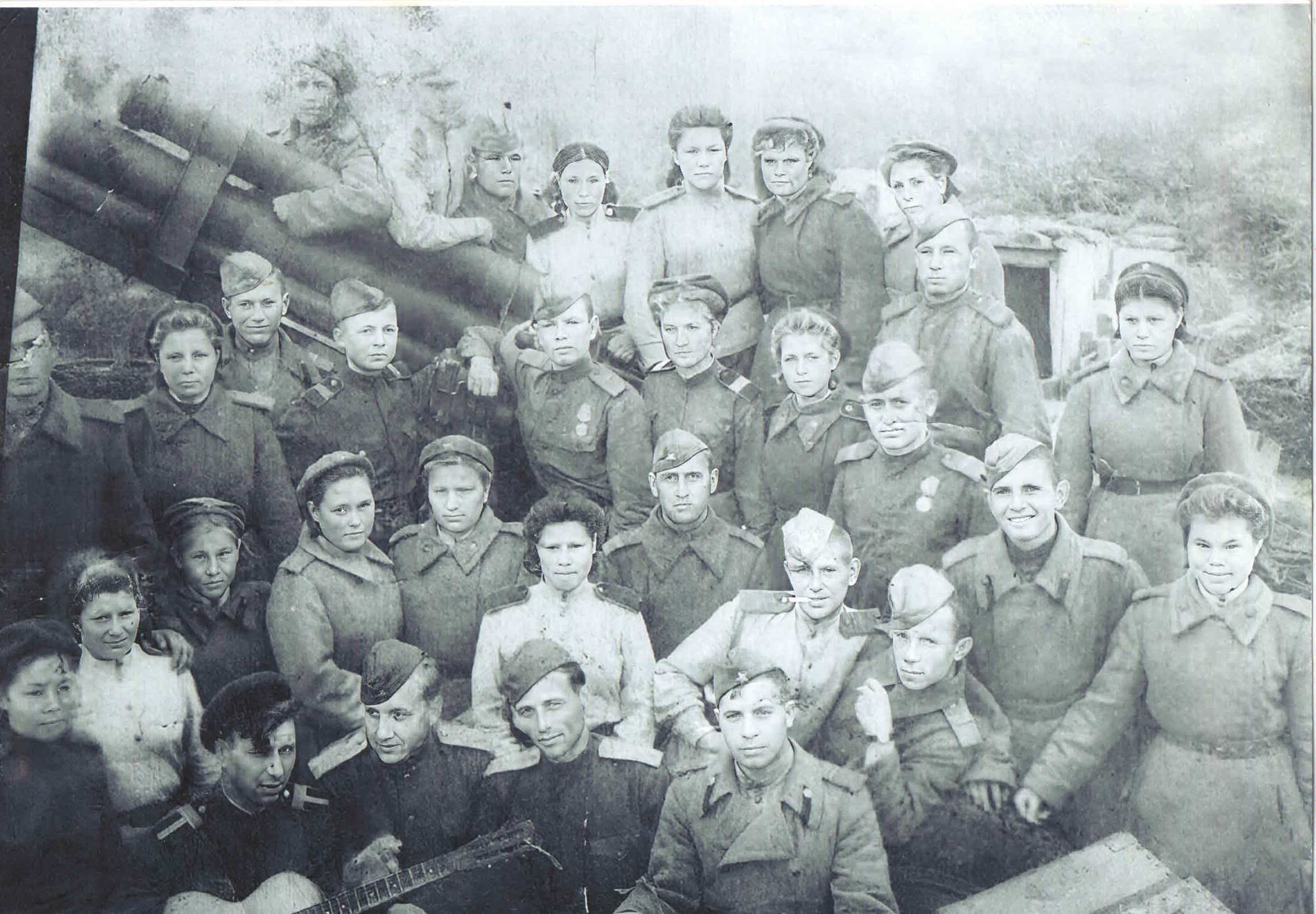 Надежда Михайловна в 2-м ряду 1-я справа