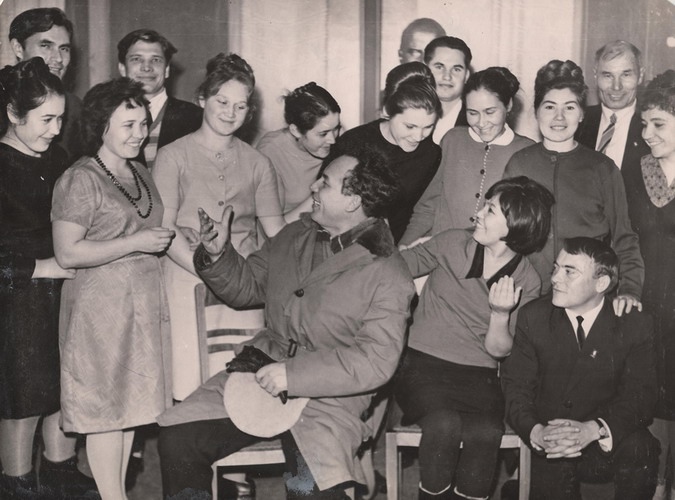 Встреча участников татарского драмкружка с Альфиёй Авзаловой.