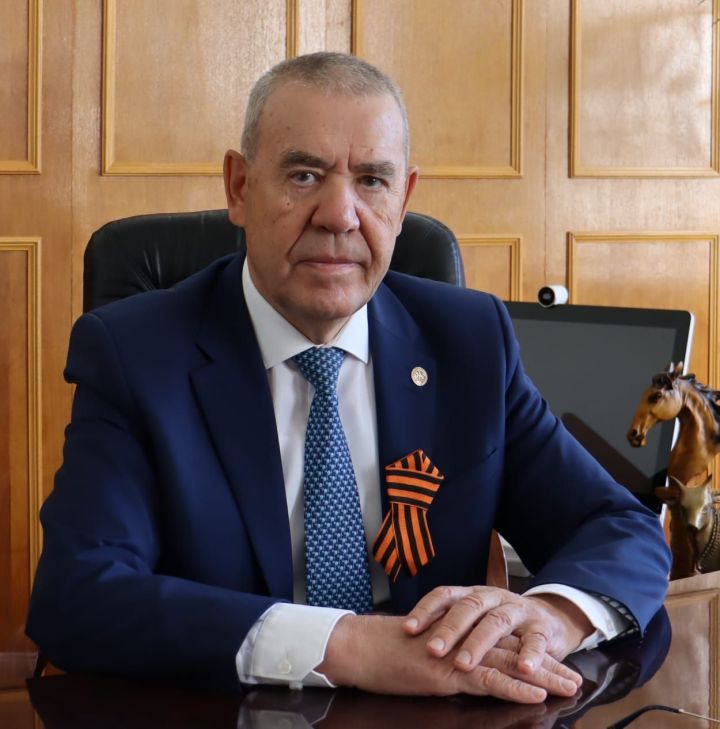 Әтнә районы башлыгы Габделәхәт Хәкимов